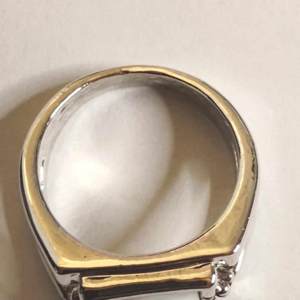 Lia Sophia‎ Size 9 White Out Silver Tone Enamel Center Ring